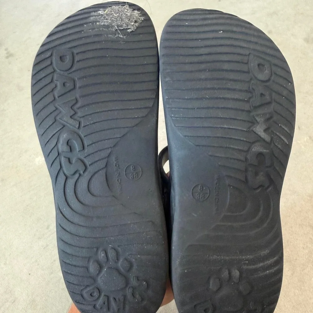 Dawgs with green logo Sandles Sz 8 woman's